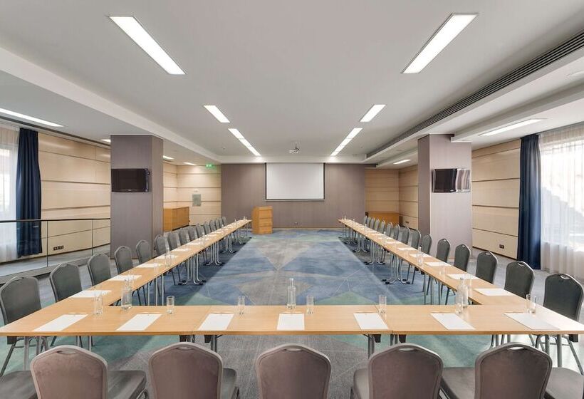 فندق Doubletree By Hilton Cluj – City Plaza