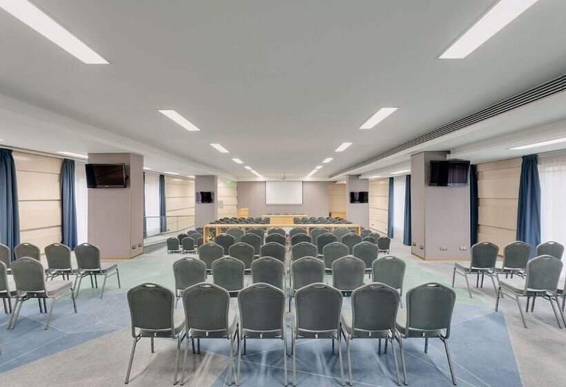 فندق Doubletree By Hilton Cluj – City Plaza