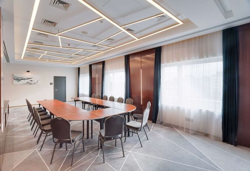 فندق Doubletree By Hilton Cluj – City Plaza