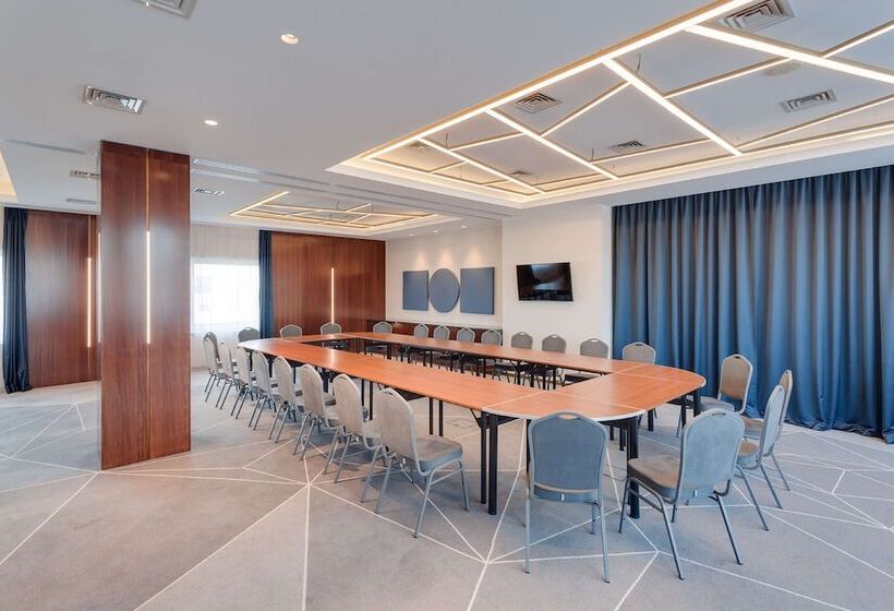 هتل Doubletree By Hilton Cluj – City Plaza