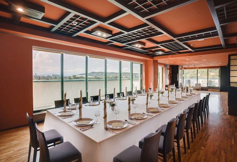 فندق Doubletree By Hilton Cluj – City Plaza