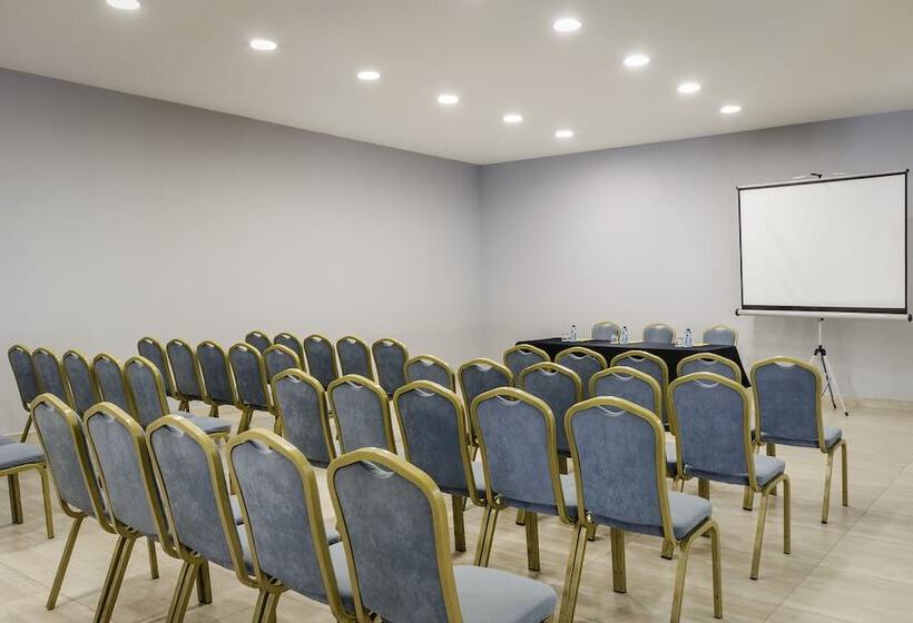 Отель Exe Barcelona Gate