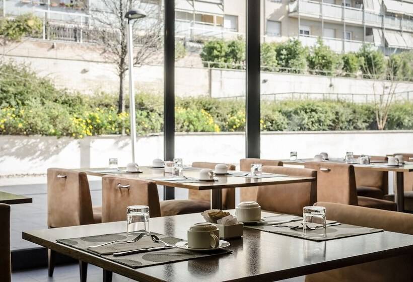 Отель Exe Barcelona Gate