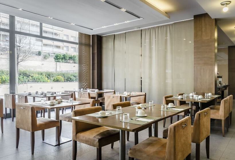 Отель Exe Barcelona Gate