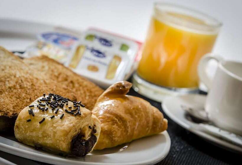 Отель Exe Barcelona Gate