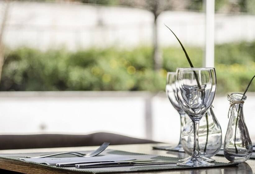 Отель Exe Barcelona Gate