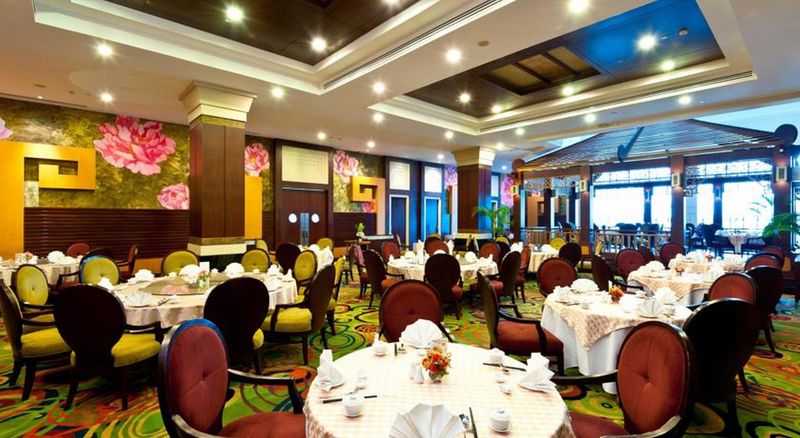 Отель Grand Pacific Sovereign Resort & Spa