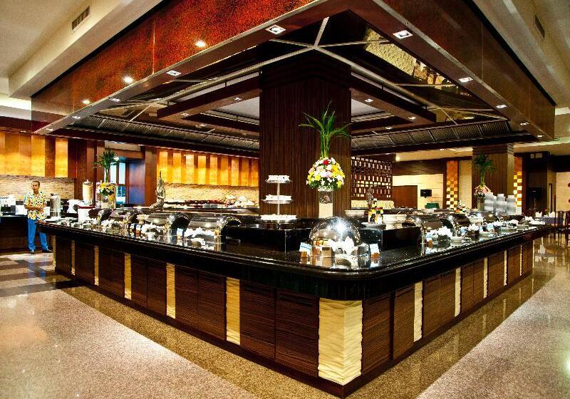 Отель Grand Pacific Sovereign Resort & Spa