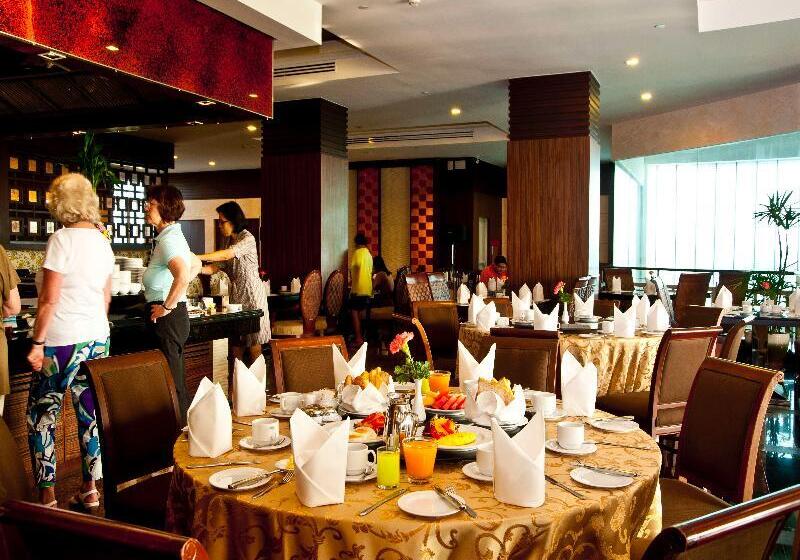 Отель Grand Pacific Sovereign Resort & Spa