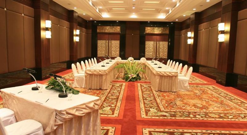 هتل Grand Pacific Sovereign Resort & Spa