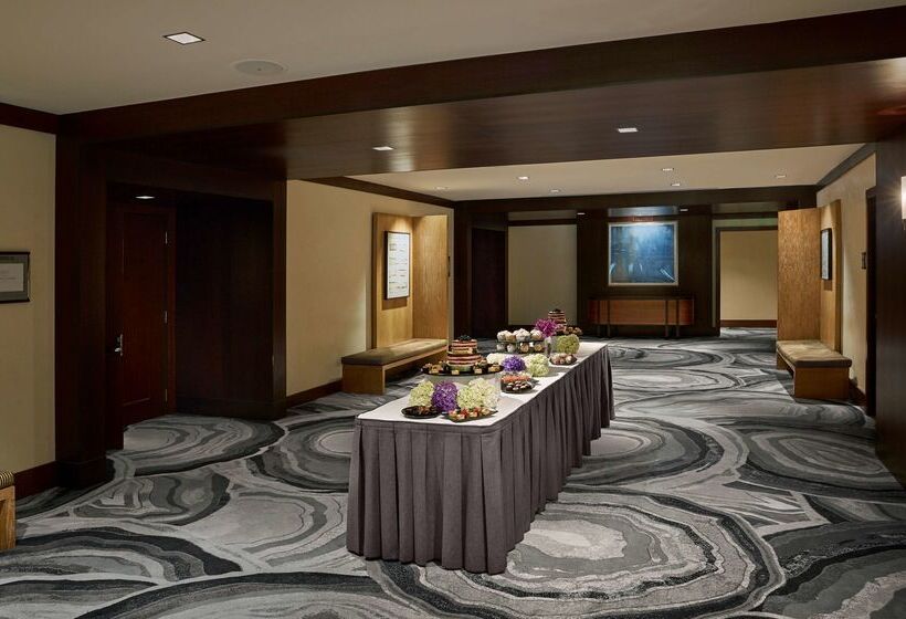 هتل The Highland Dallas, Curio Collection By Hilton