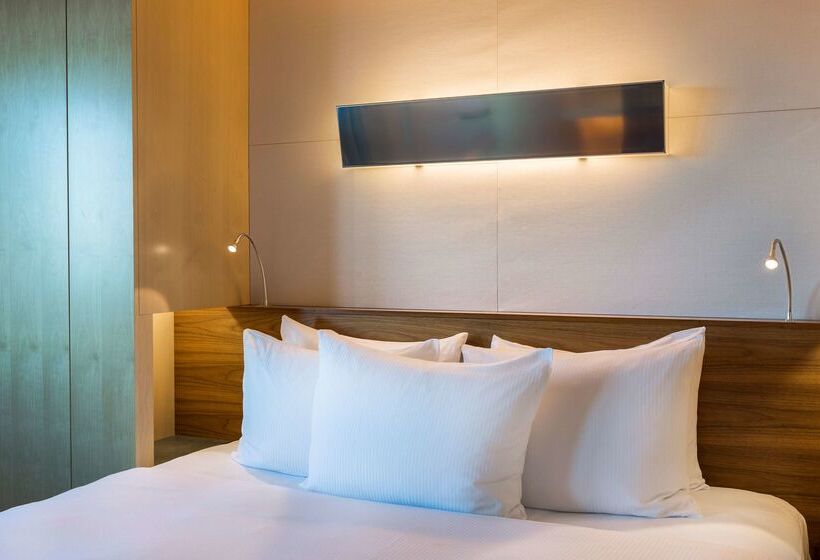 ホテル Hilton Helsinki Airport