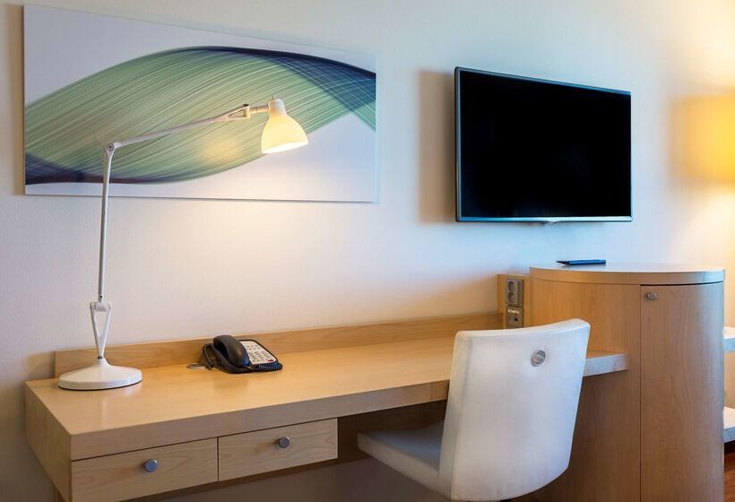 ホテル Hilton Helsinki Airport