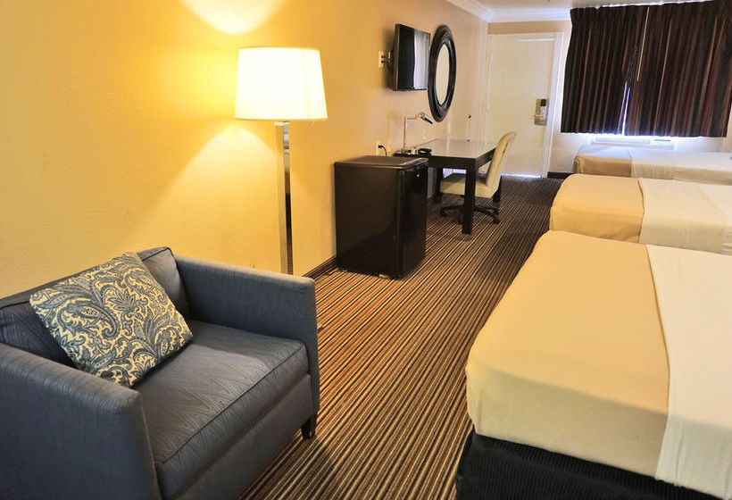 فندق Hollywood Inn Express South