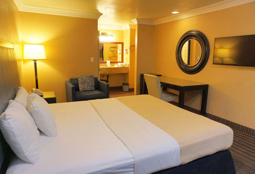 فندق Hollywood Inn Express South