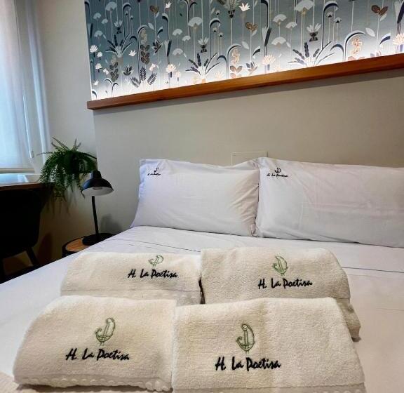 هتل Hostal La Poetisa   Auto Check In