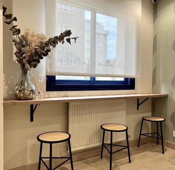 هتل Hostal La Poetisa   Auto Check In