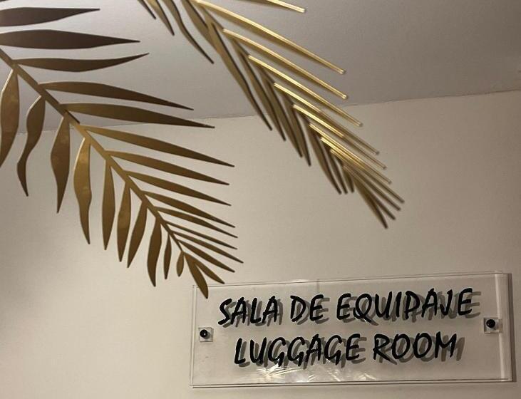 هتل Hostal La Poetisa   Auto Check In