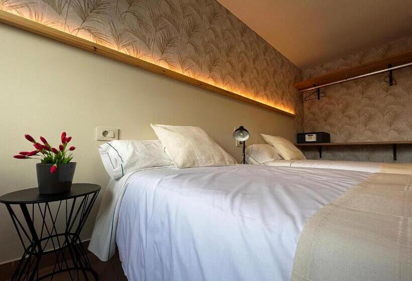 هتل Hostal La Poetisa   Auto Check In