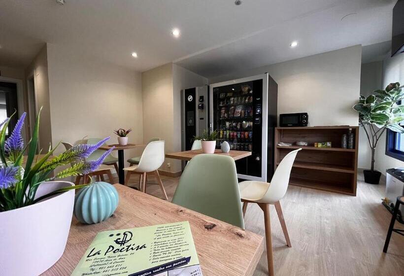 هتل Hostal La Poetisa   Auto Check In