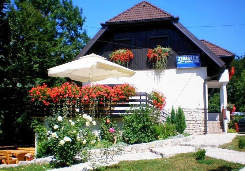 בית מלון כפרי Villa Lykos Plitvice