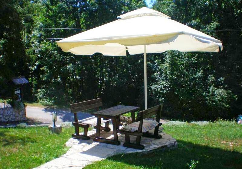 בית מלון כפרי Villa Lykos Plitvice