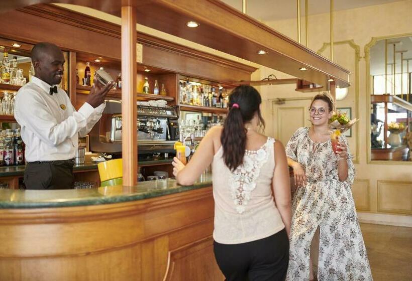 فندق Le Royal Promenade Des Anglais