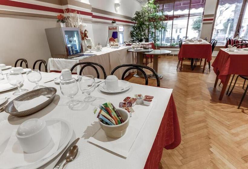 فندق Casa Moho Juan Les Pins