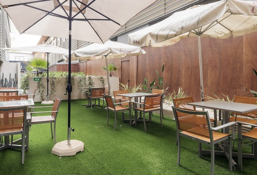 Отель Ilunion Barcelona