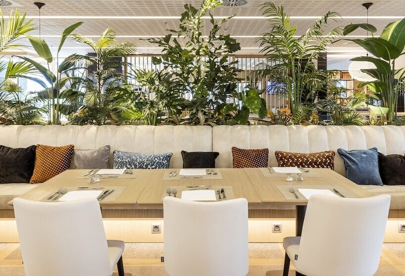 Отель Ilunion Barcelona