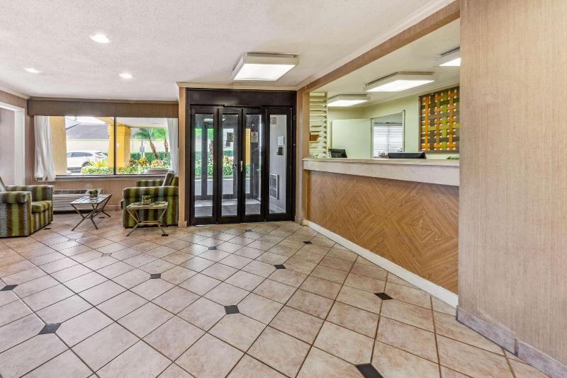 בית מלון כפרי La Quinta By Wyndham Tampa Brandon West