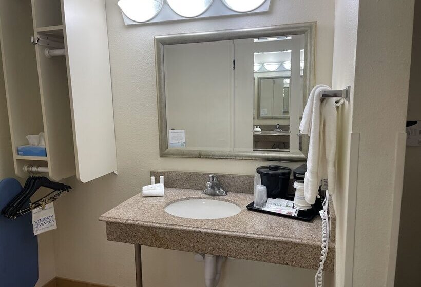 בית מלון כפרי La Quinta By Wyndham Tampa Brandon West