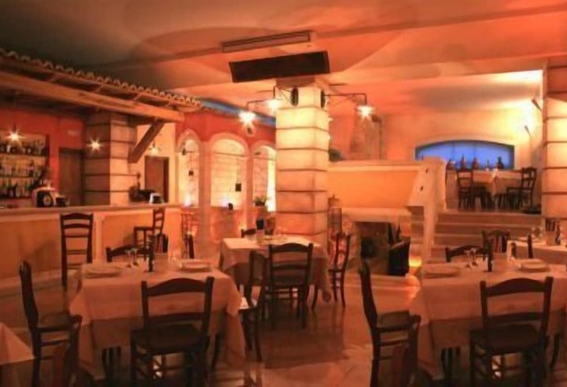 בית מלון כפרי Marchesina Resort Srls