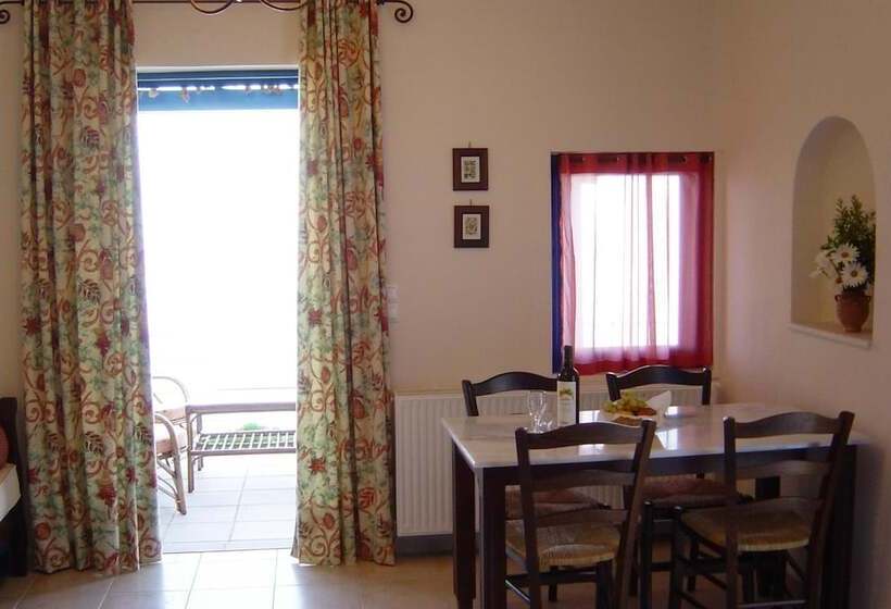 בית מלון כפרי Nymphes Luxury Apartments