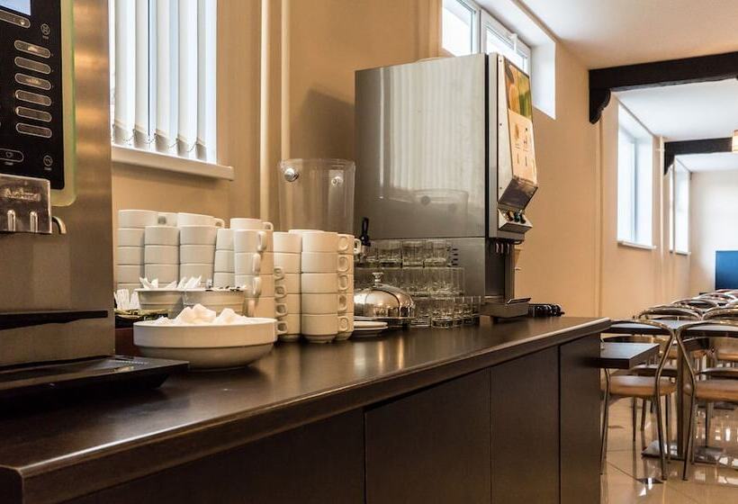 Отель Petro Sport