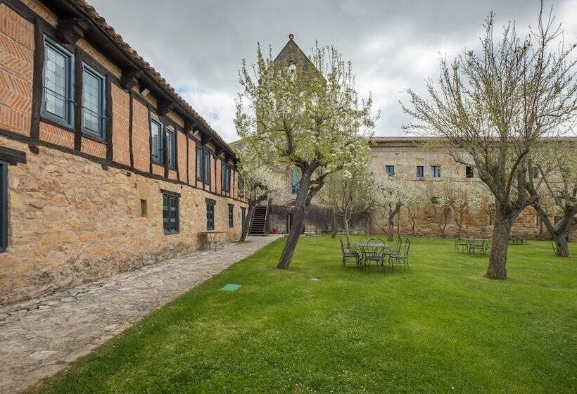 乡村酒店  Posada Santa Maria La Real