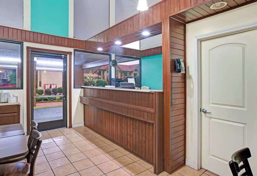 酒店 Super 8 By Wyndham Downtown Gatlinburg At Convention Center