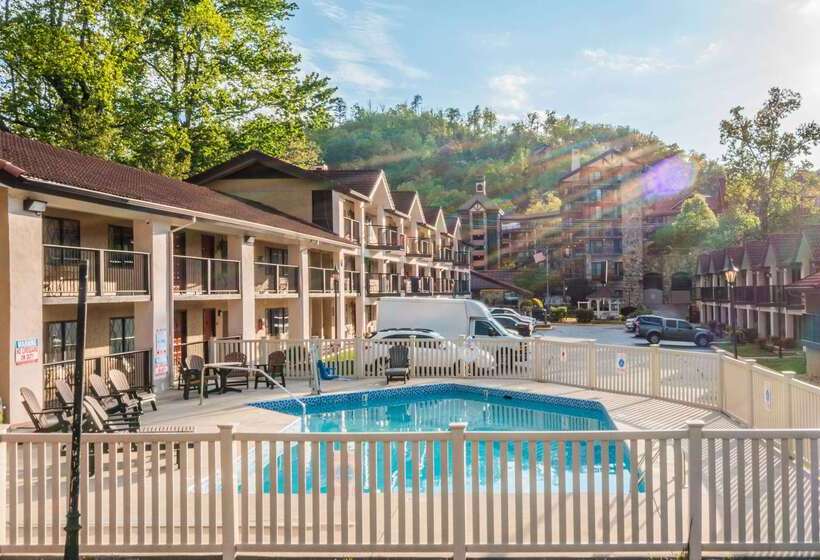 酒店 Super 8 By Wyndham Downtown Gatlinburg At Convention Center