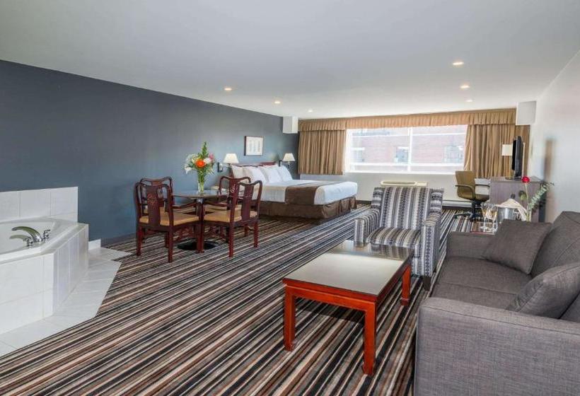 ホテル Super 8 By Wyndham Downtown Toronto