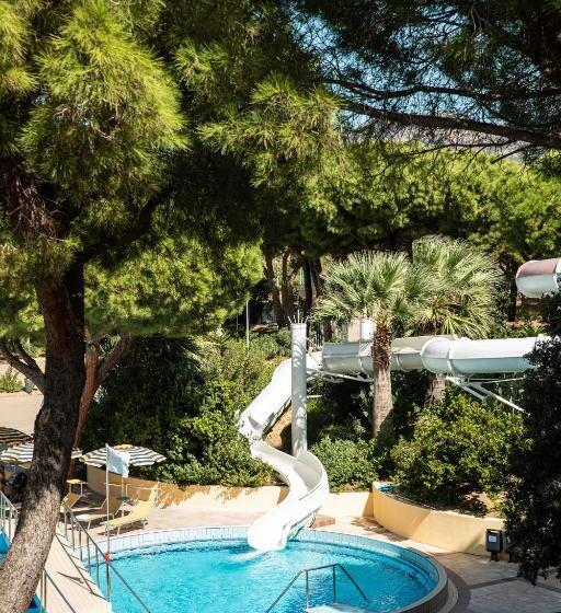 فندق Tirreno Resort