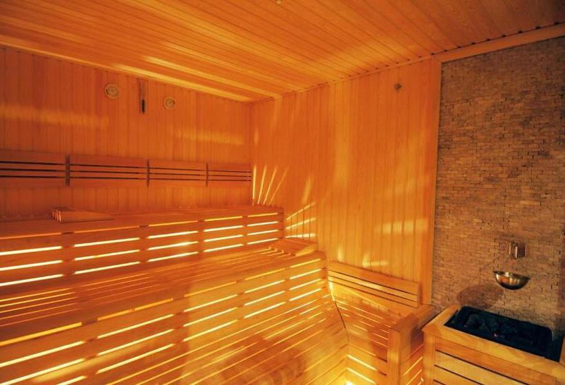 Hotel Titanic Business Kartal