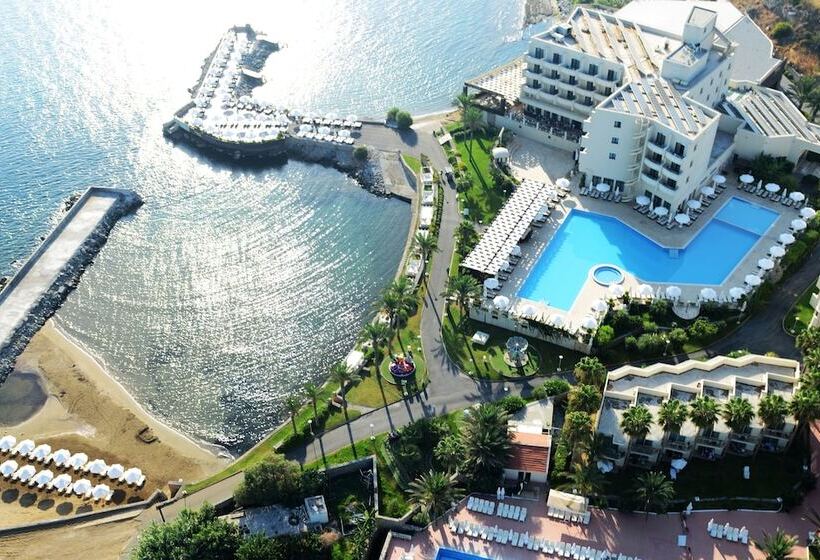 Vuni Palace Hotel & Casino & Spa