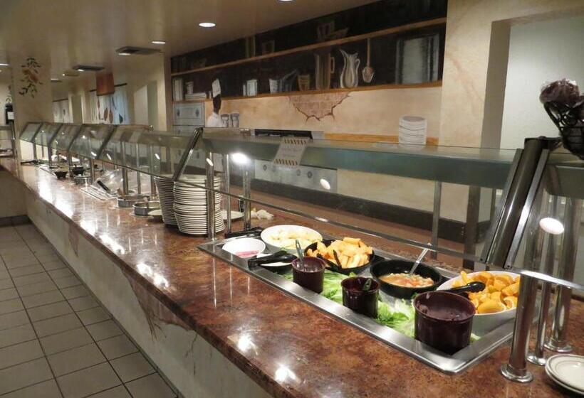 Maingate Lakeside Resort