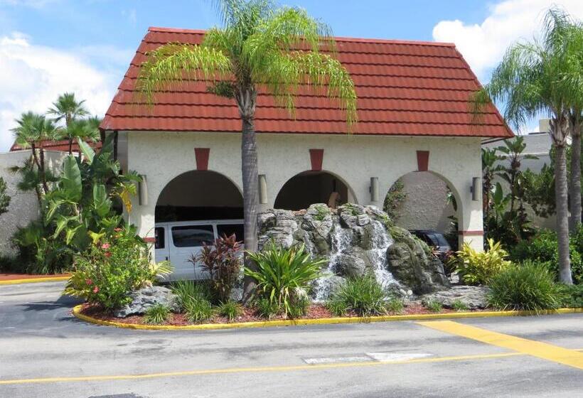 Maingate Lakeside Resort