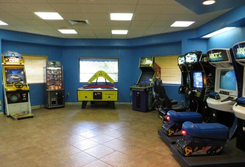 Maingate Lakeside Resort