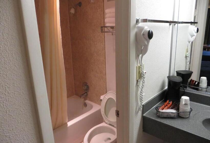 Maingate Lakeside Resort