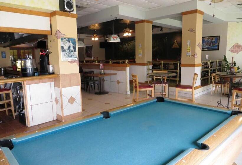 Maingate Lakeside Resort