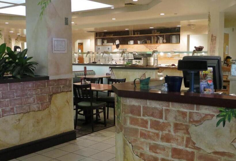 Maingate Lakeside Resort