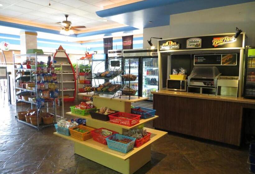 Maingate Lakeside Resort