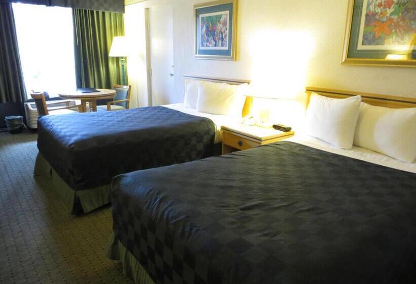 Maingate Lakeside Resort